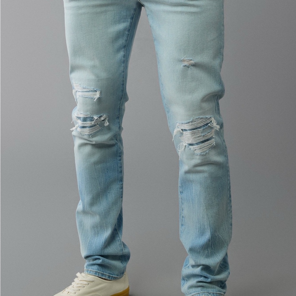 American Eagle Outfitters Men's Light Blue Destroyed Wash Jeans 28x30